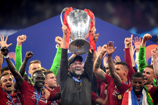 Liverpool đã dễ dàng hạ gục Tottenham và nâng cúp chiến thắng Liverpool đã dễ dàng hạ gục Tottenham và nâng cúp chiến thắng