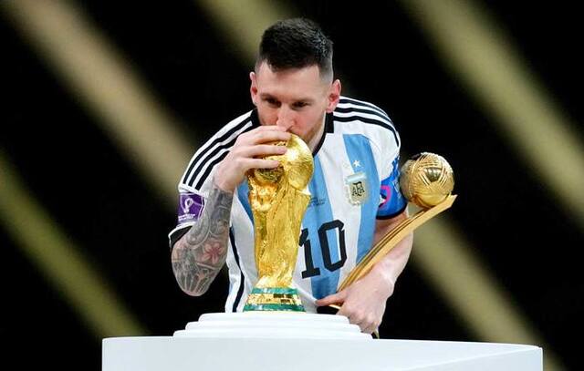 Quả bóng vàng Qatar năm 2022 đã chính thức thuộc về chân sút người Argentina Quả bóng vàng Qatar năm 2022 đã chính thức thuộc về chân sút người Argentina