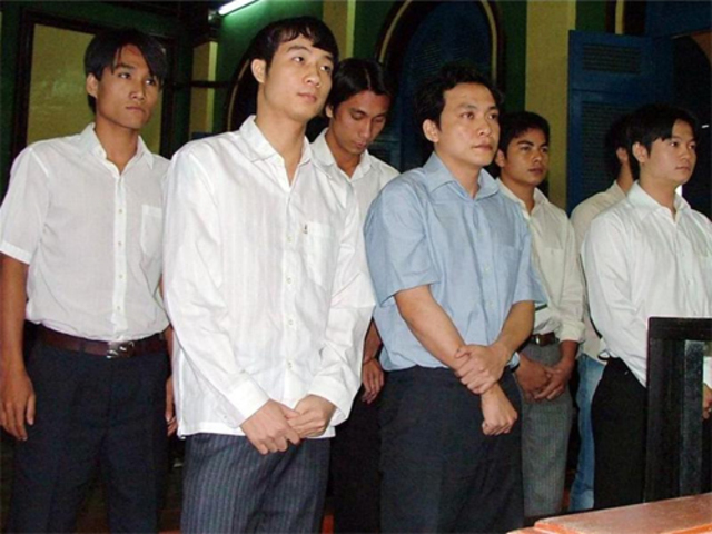 Sự nghiệp sa sút và những vết nhơ khó lột bỏ Sự nghiệp sa sút và những vết nhơ khó lột bỏ