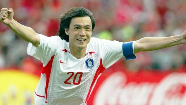 Hong Myung-bo là một trong những cầu thủ vĩ đại nhất trong lịch sử bóng đá Hàn Quốc