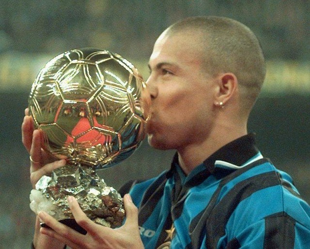 Ronaldo De Lima quả bóng vàng trẻ nhất làng bóng đá thế giới là ai? Ronaldo De Lima quả bóng vàng trẻ nhất làng bóng đá thế giới là ai?