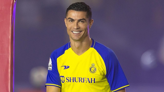 Cristiano Ronaldo là cầu thủ hưởng mức lương cao nhất thế giới Cristiano Ronaldo là cầu thủ hưởng mức lương cao nhất thế giới