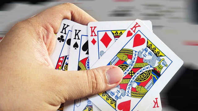 Học ngay kỹ thuật xóc bài khi chơi