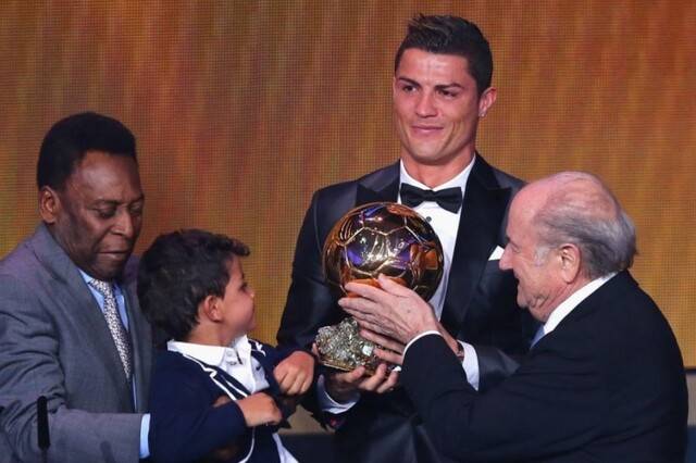 Dư luận xôn xao về phát biểu của Ronaldo về giải thưởng Quả Bóng Vàng Dư luận xôn xao về phát biểu của Ronaldo về giải thưởng Quả Bóng Vàng