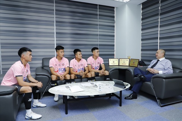 4 cầu thủ Việt Nam sang Nhật là ai? 4 cầu thủ Việt Nam sang Nhật là ai?