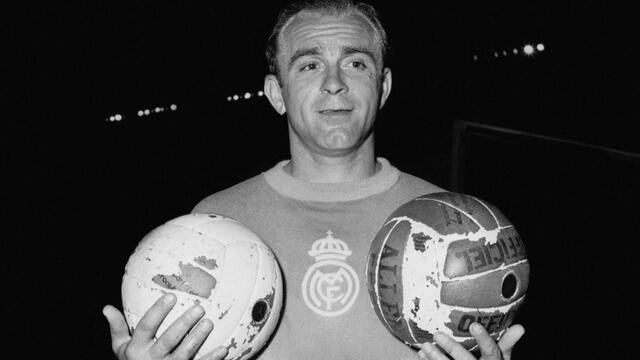 Alfredo Di Stéfano là linh hồn Real Madrid thập niên 1950, mẫu tiền đạo toàn diện với năm chức vô địch Cúp C1. Alfredo Di Stéfano là linh hồn Real Madrid thập niên 1950, mẫu tiền đạo toàn diện với năm chức vô địch Cúp C1.
