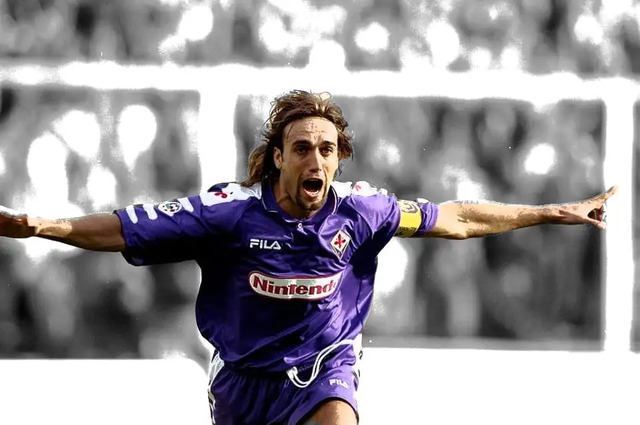 Gabriel Batistuta nổi tiếng với những cú sút sấm sét và lòng trung thành hiếm có, trở thành biểu tượng bất diệt của Fiorentina. Gabriel Batistuta nổi tiếng với những cú sút sấm sét và lòng trung thành hiếm có, trở thành biểu tượng bất diệt của Fiorentina.