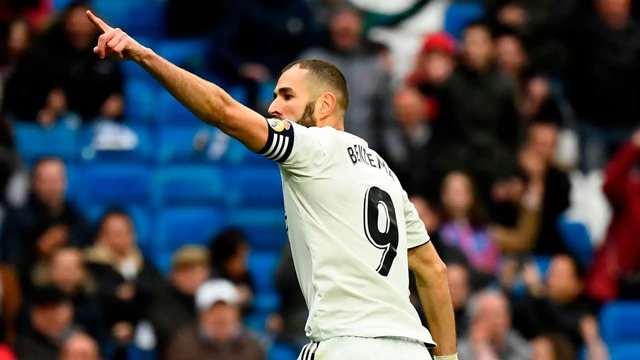 Karim Benzema từng bước vươn từ vai trò hỗ trợ tại Real Madrid thành thủ lĩnh hàng công, khép lại sự nghiệp đỉnh cao với Quả bóng vàng 2022. Karim Benzema từng bước vươn từ vai trò hỗ trợ tại Real Madrid thành thủ lĩnh hàng công, khép lại sự nghiệp đỉnh cao với Quả bóng vàng 2022.
