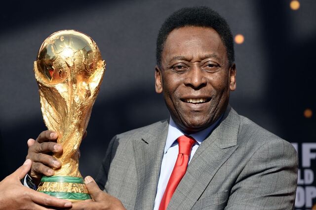 Pele được xem là một trong những cầu thủ vĩ đại nhất mọi thời đại và điều này là không cần phải bàn cãi thêm Pele được xem là một trong những cầu thủ vĩ đại nhất mọi thời đại và điều này là không cần phải bàn cãi thêm
