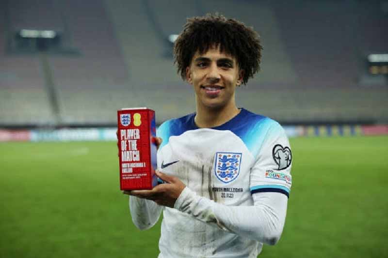 Tiểu sử Rico Lewis – Từ lò Man City đến ngôi sao trẻ nước Anh