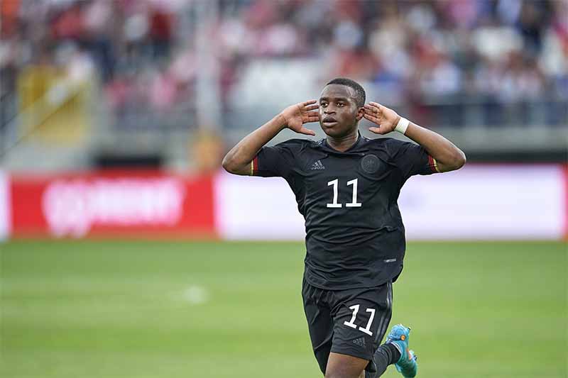 Tiểu sử Youssoufa Moukoko: Ngôi sao trẻ sáng giá của bóng đá Đức