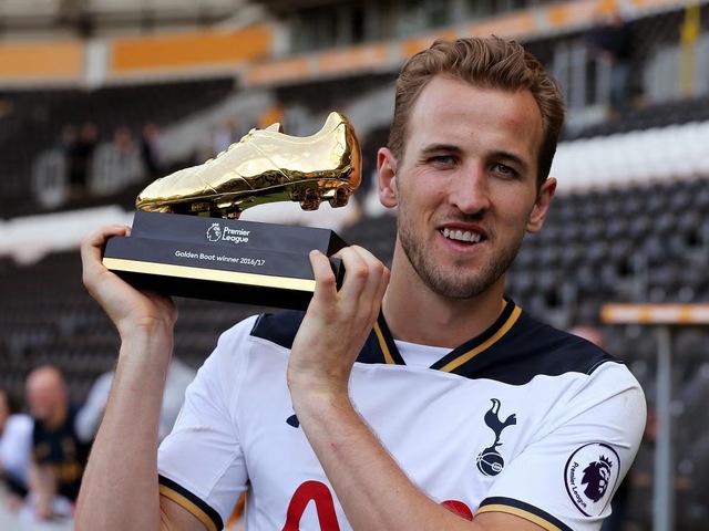 Cựu cầu thủ của Tottenham Hotspur khẳng định mình là một trong những tiền đạo ghi bàn ổn định nhất Ngoại hạng Anh và giành được ba Chiếc giày vàng