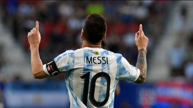 Lionel Messi là cái tên kế thừa và viết tiếp lịch sử cho chiếc áo đấu số 10. Lionel Messi là cái tên kế thừa và viết tiếp lịch sử cho chiếc áo đấu số 10.