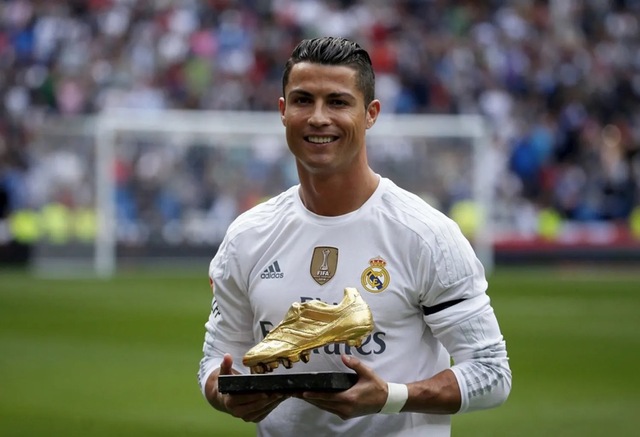 Cristiano Ronaldo với 11 Chiếc giày vàng Cristiano Ronaldo với 11 Chiếc giày vàng