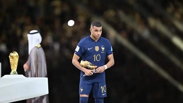 Kylian Mbappé với 9 Chiếc giày vàng Kylian Mbappé với 9 Chiếc giày vàng