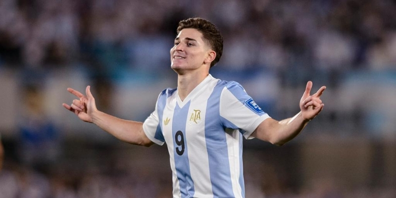 Julián Álvarez - Cầu thủ số 9 Argentina hiện tại Julián Álvarez - Cầu thủ số 9 Argentina hiện tại